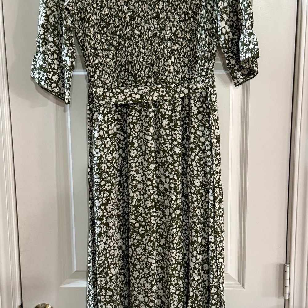 Elegant Green and White Floral Long Sleeve Dress